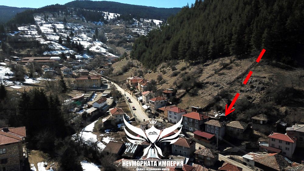 Продавам триетажна къща 162РЗП с 122кв.м. двор в с.Забърдо обл.Смолян