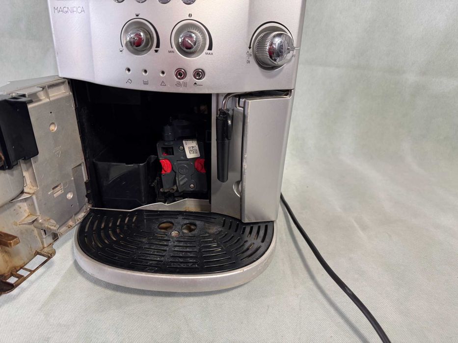 Кафемашина - Delonghi Magnifica ESAM 4200.S