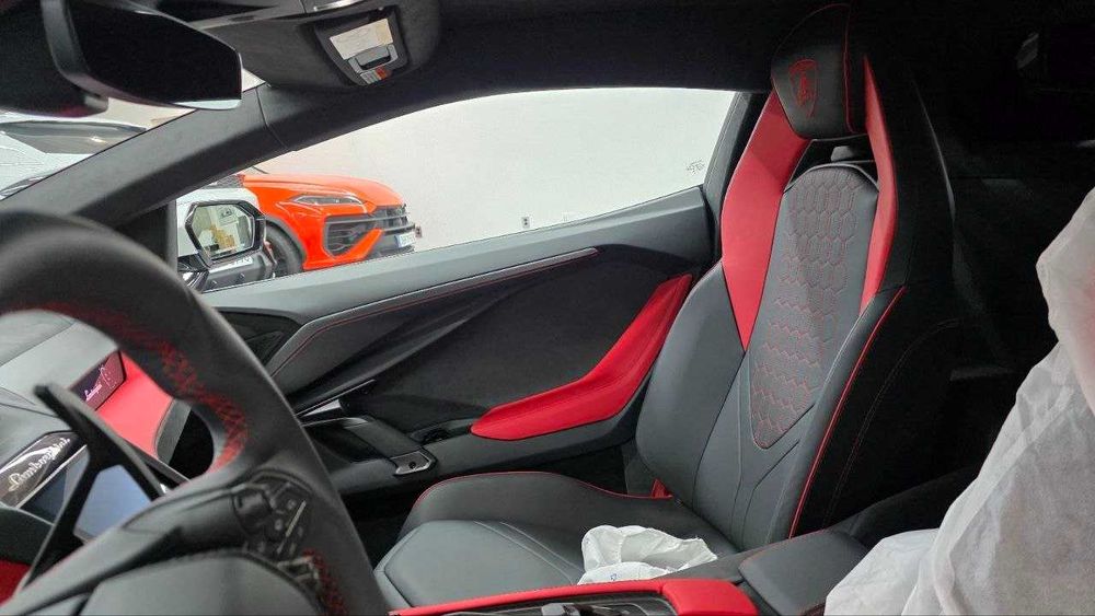 Lamborghini Revuelto