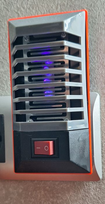 Лампа / репелент / уред за борба насекоми (комари, мухи, мушици)