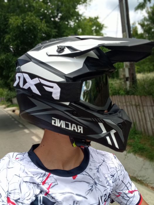Casca de enduro sau trotinete etc