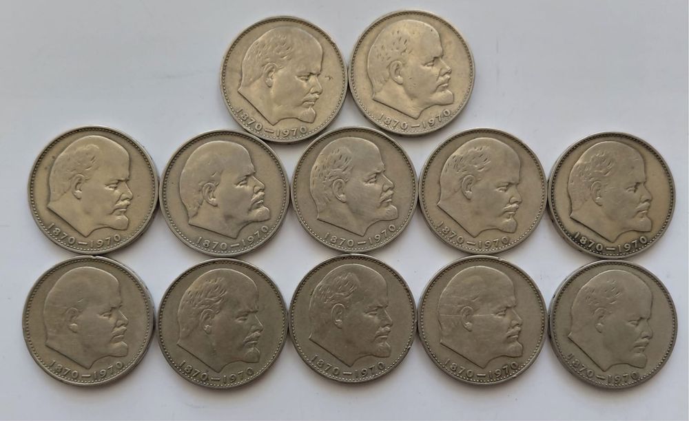 Монеты по 200 тенге