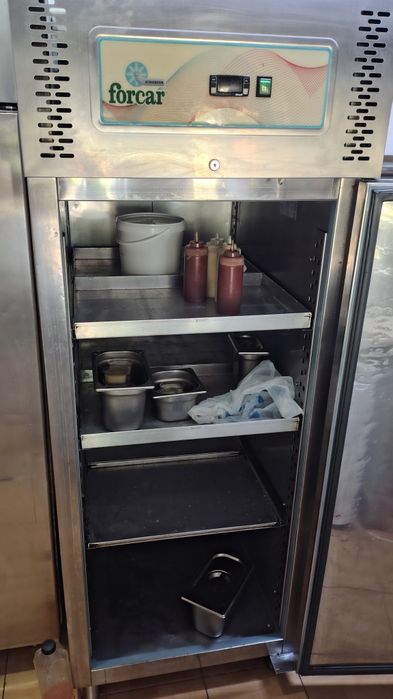 Vând frigider inox vertical