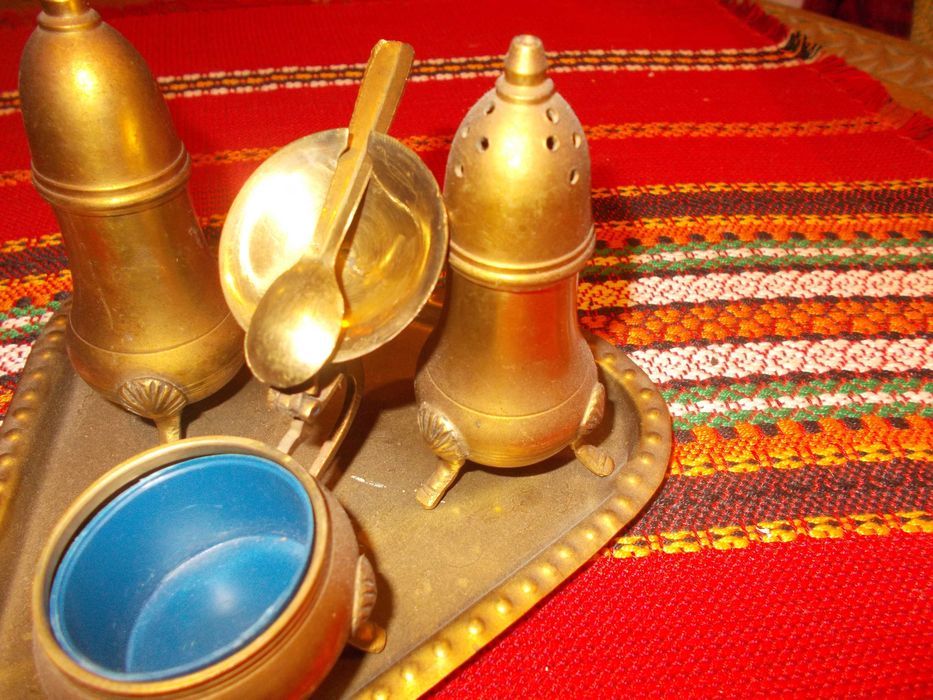 Старинно месингово сервизче за овкусяване