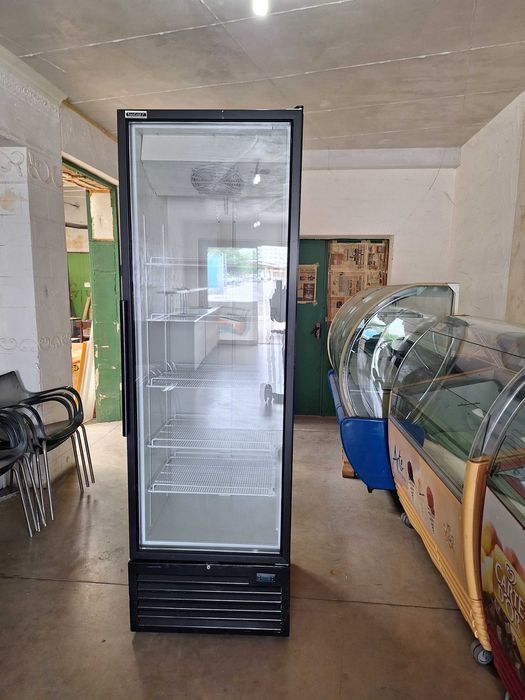 Хладилна витрина за безалкохолни и напитки