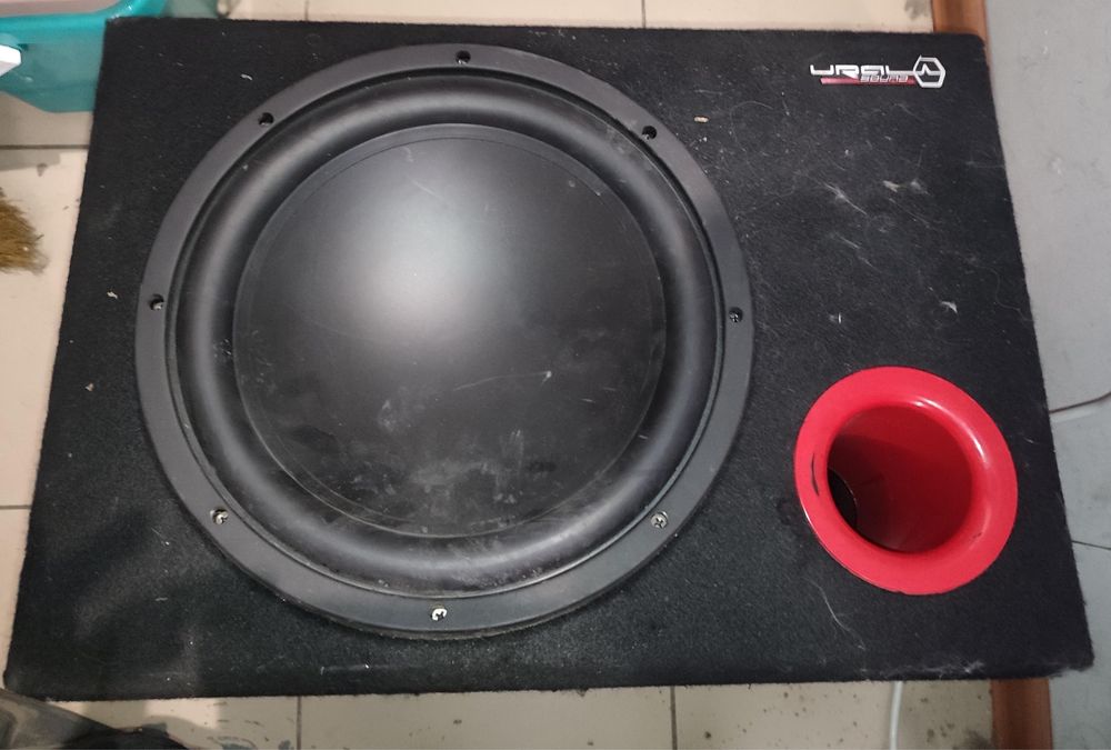 Продам сабвуфер хороший