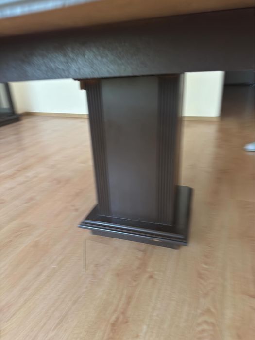 Дървена холна маса