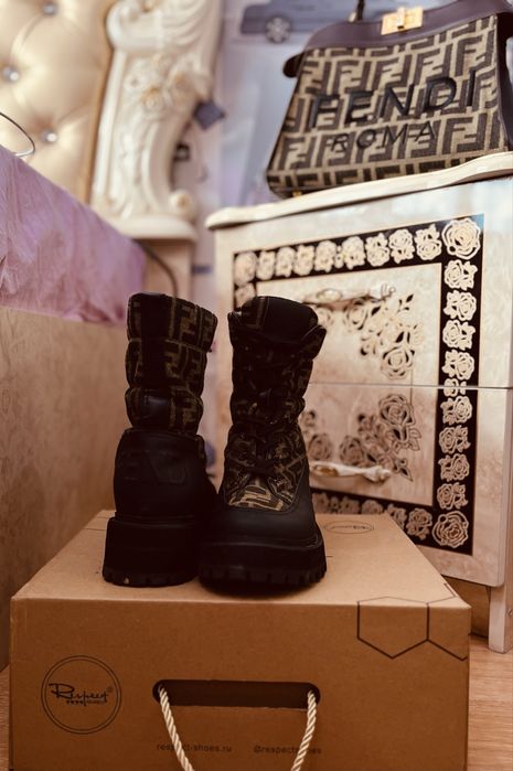 Продаю обувь и сумку от Fendi