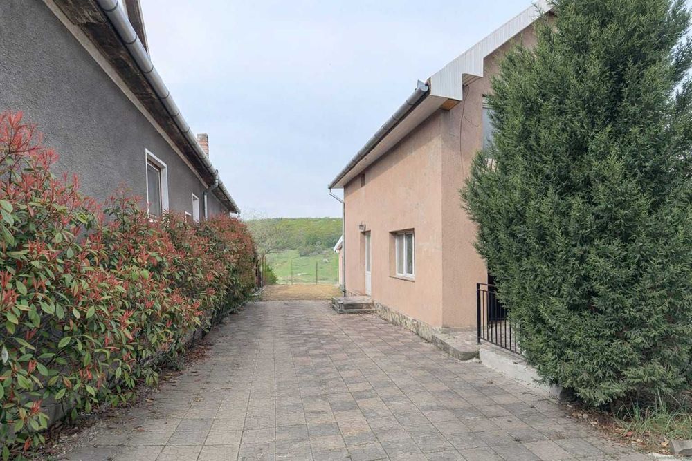 Casa cu etaj si teren de 2800mp la 14km de Oradea