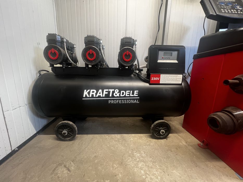Бутален безмаслен компресор KraftDele KD4084/ 200 л/ 3x2.2 kW/ 8 бара