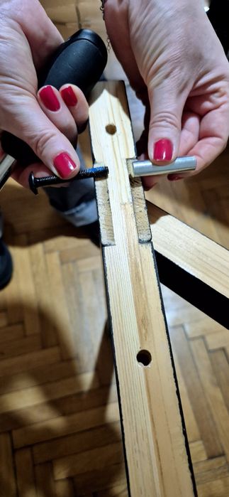 Masa rotunda de lemn