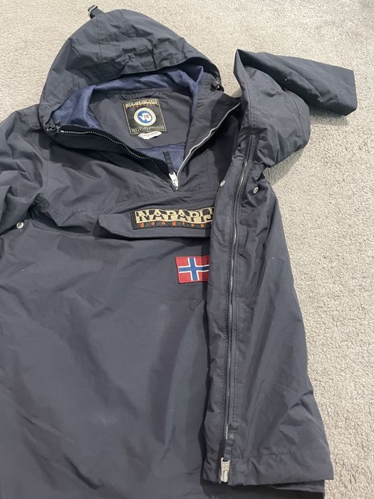 Оригинално яке на Napapijri като ново