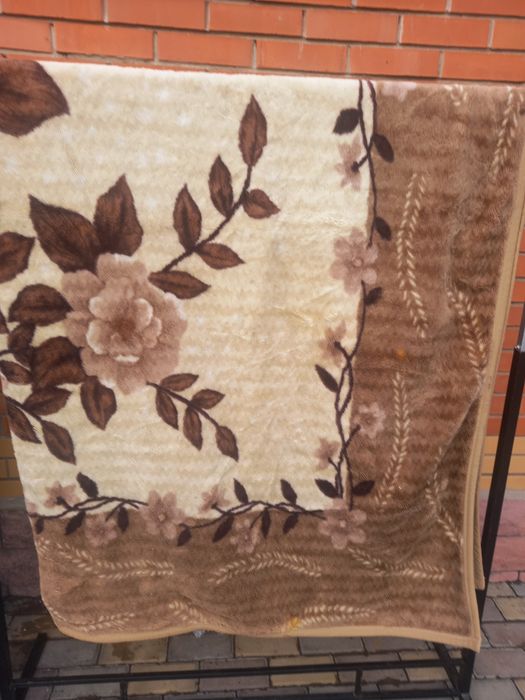 Продаю одеяло(плед) большая двух спалка