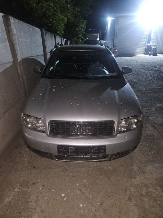 Audi A4 benzină motor cutie bara fata faruri sa.