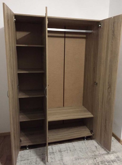 Dulap sonoma pentru dormitor cu dimensiunile 120x52.5x191 cm