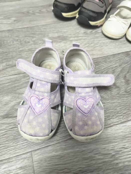 Продам обувь для девочки