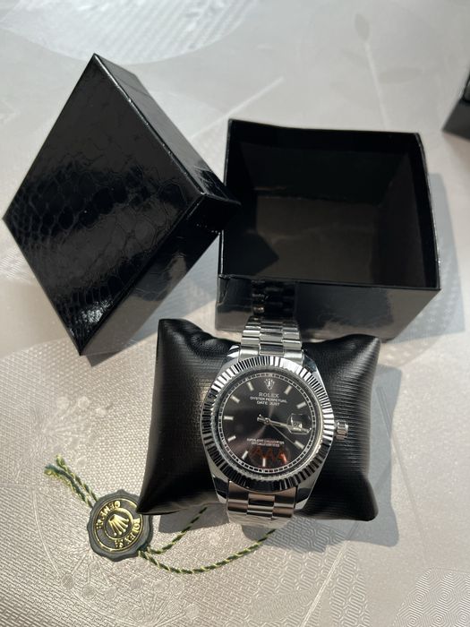 Часы нарукавные.