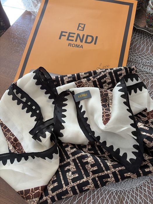 Esarfa din matase, Fendi