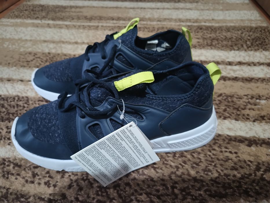 Adidasi marime  41 noi,