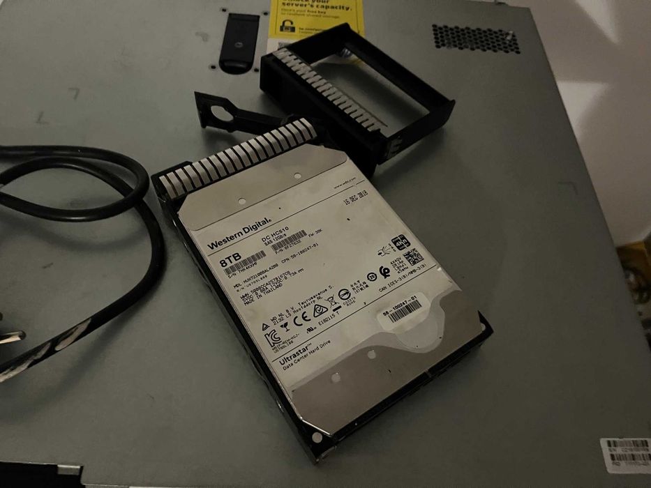 Vand server  Server HP ProLiant DL320e Gen8 cu SAS Hdd western digital 8 TB
