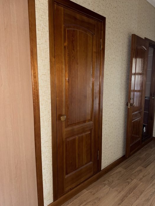 Межкомнатные двери из натурального дерева (сосна), 5 шт