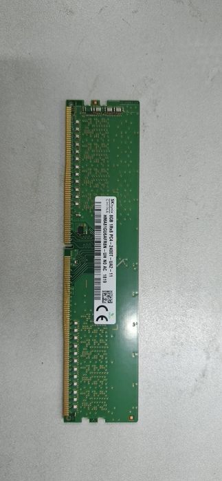placă de memorie RAM SK Hynix de 8GB DDR4, cu frecvența de 2400 MHz (specificație PC4-2400T)