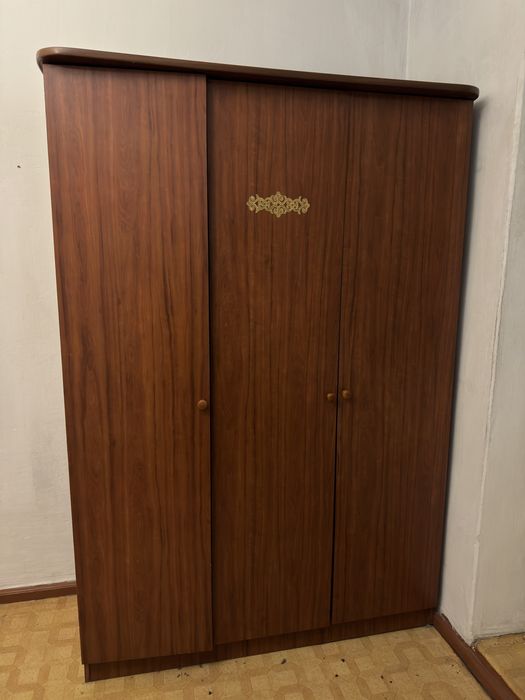 Шифоньер трехдверный