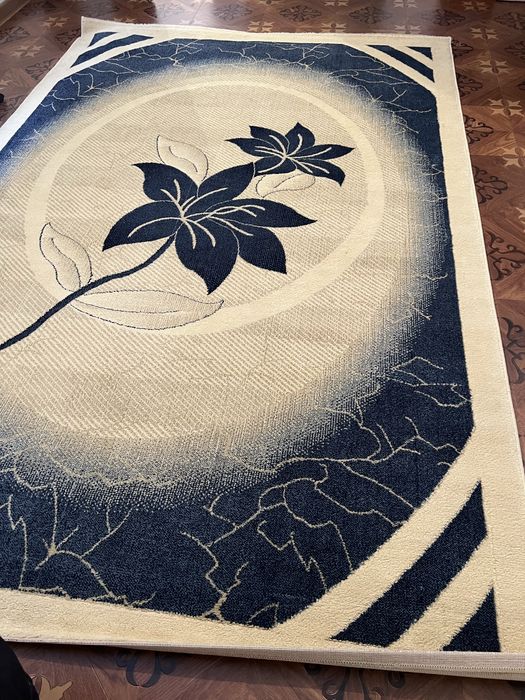 Кілем ковер жаңа және ұсталған