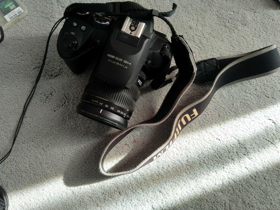 Aparat foto Fujifilm HS 25 EXR (DSLR bridge)