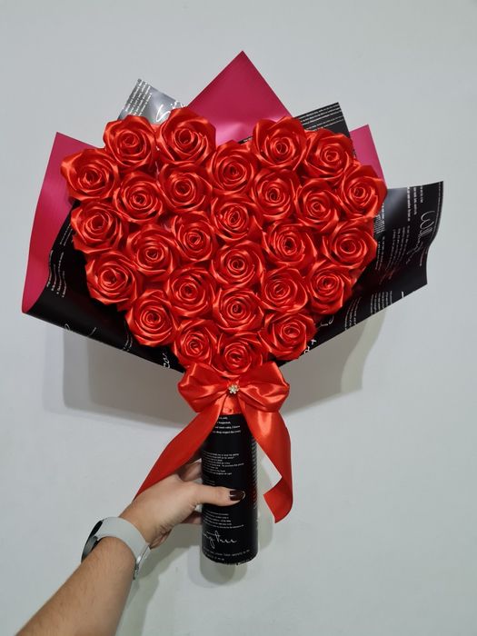 Buchete trandafiri din satin