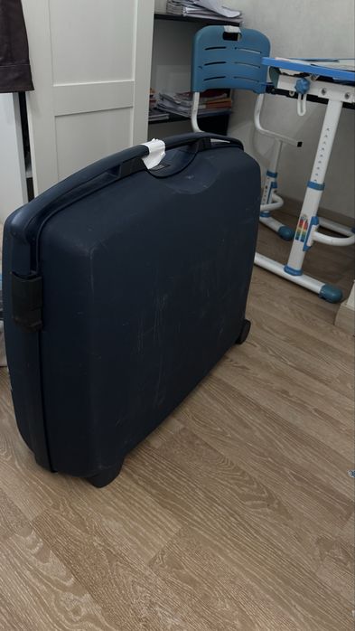 Продам два чемодана большой samsonite