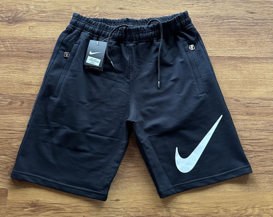 Мъжки,памучни,черни къси панталонки Nike с ципове на джобовете