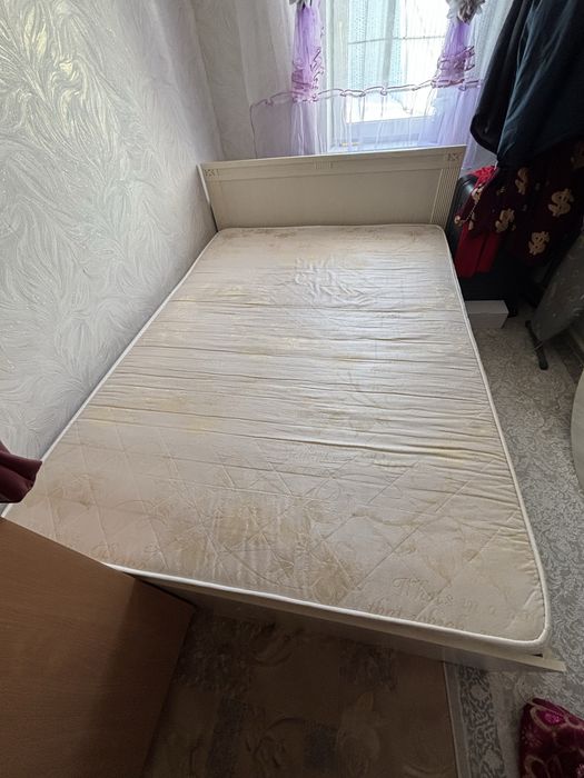 Продам двуспальную кровать