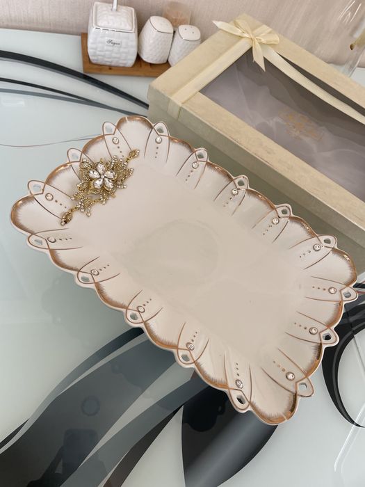 Ваза с золотой оправой