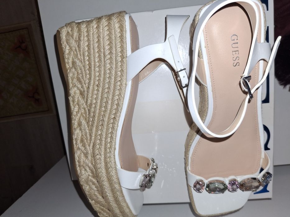 Sandale Guess  de vanzare
