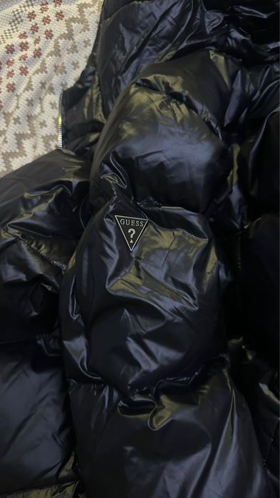 Продам куртку Guess