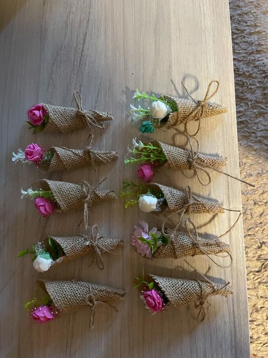 Малки букетчета и кутия