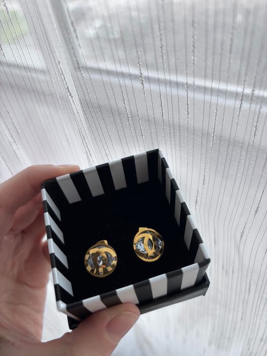 Accesoriu nou nou - cercei c hanel cristal solitar