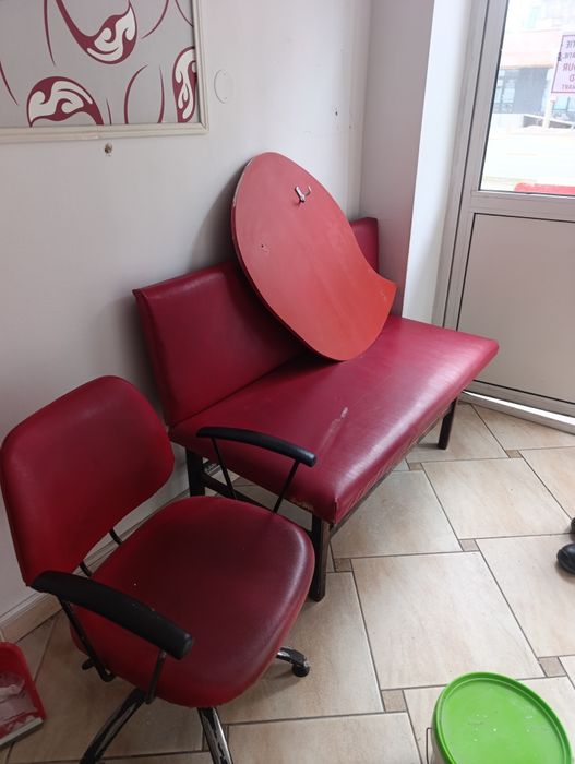 Mobilier coafor ,ce se vede in poze