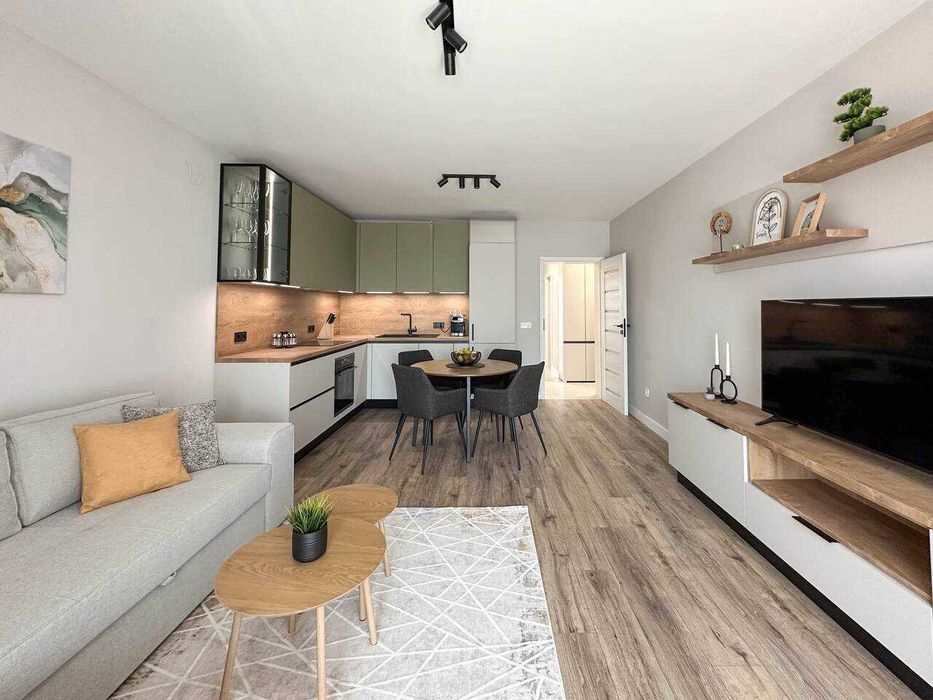 Дава се под наем Тристаен апартамент в Бургас, Изгрев - 98 кв.м за 987.36 € - Снимка #2