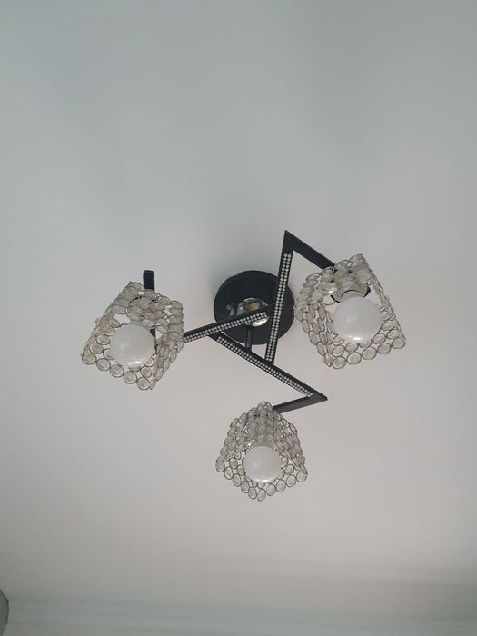 Продам люстру трехрожковая