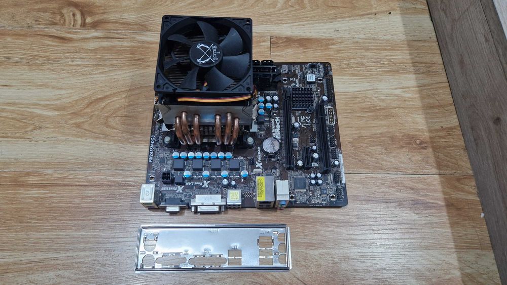 KIT FM2 A4-6300+Placa FM2A55M-DGS+8GB RAM+Shield+Cooler Scythe la 200lei