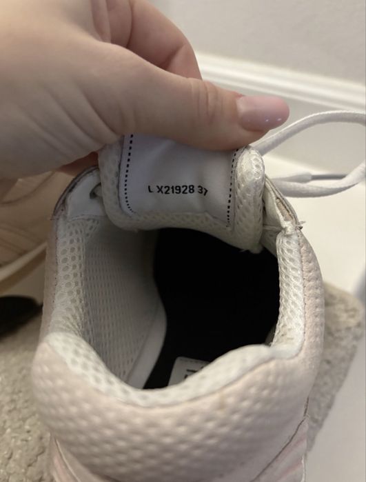 Chanel    sneakers   Roz