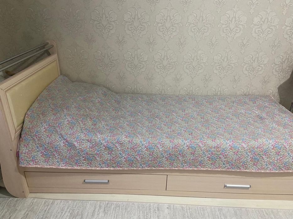 Продам односпальную кровать