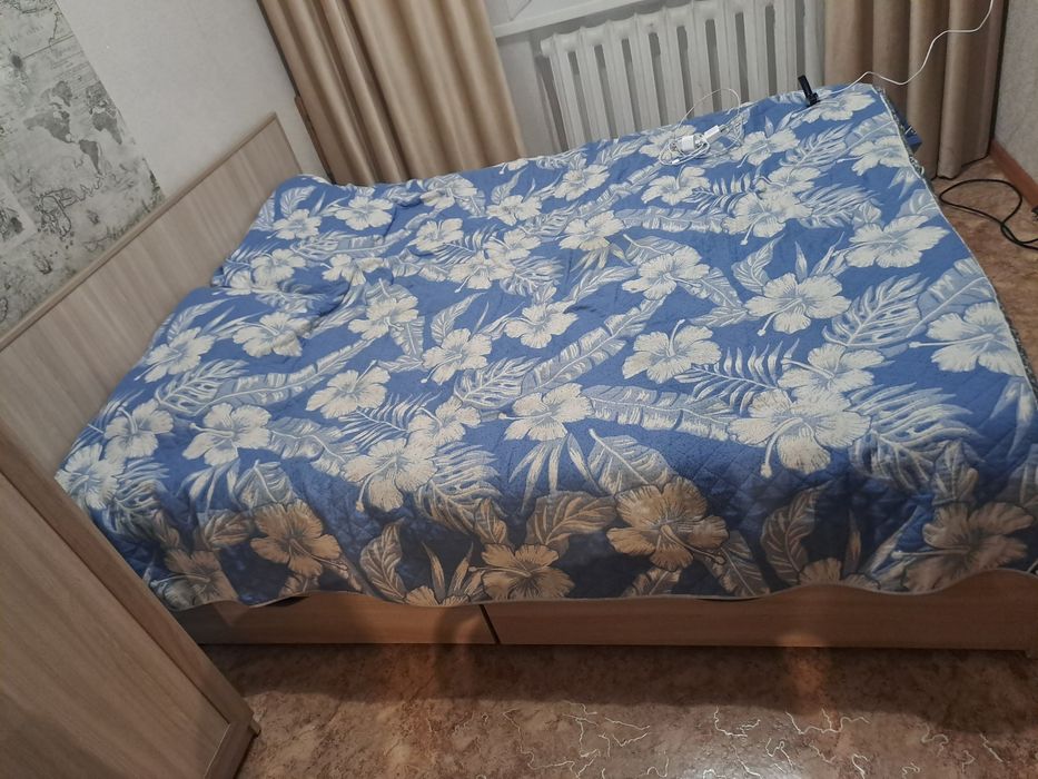 Продам  двуспальная кровать 2×1.60м