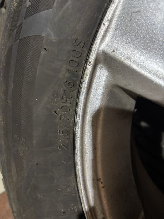 Продам диск с шиной размер 215*70*r16