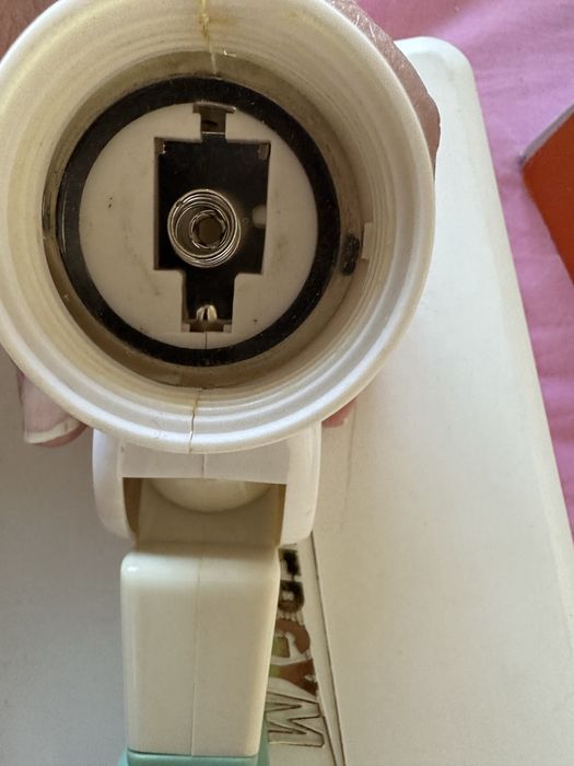 Продавам електрически масажор за тяло с 4бр. приставки