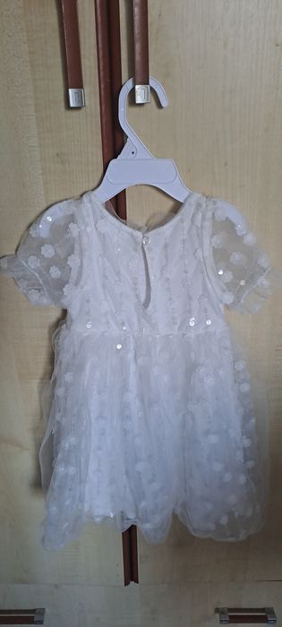 Рокля на цветя с къс ръкав