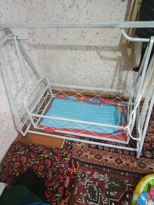 детиские качели в новом состоянии ,продаются  свяжитесь с нами  цену