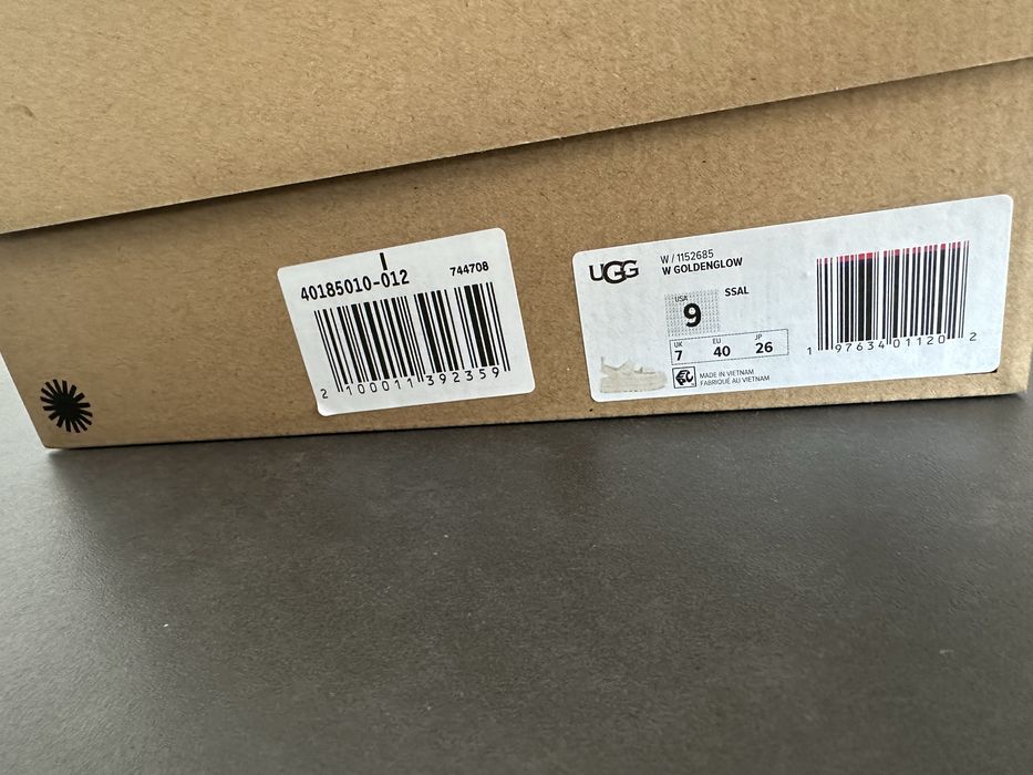 Сандали  UGG оригиналнии  40 номер
